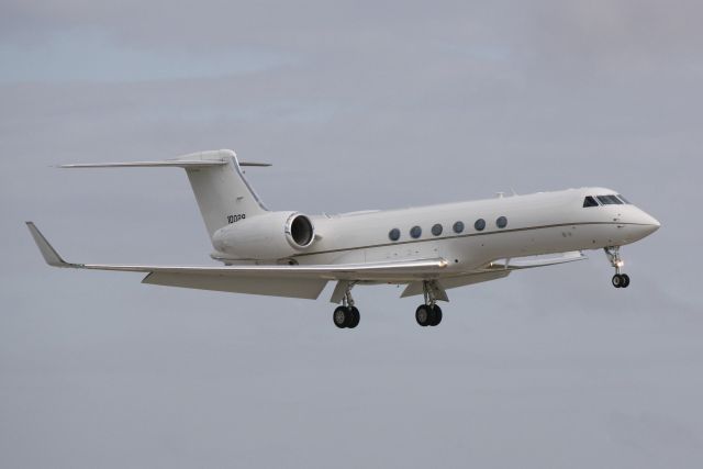 Gulfstream Aerospace Gulfstream V (01-0029) - C-37A Gulfstream V (01-0029) from the 310th Airlift Squadron at MacDill Air Force Base arrives at Sarasota-Bradenton International Airport