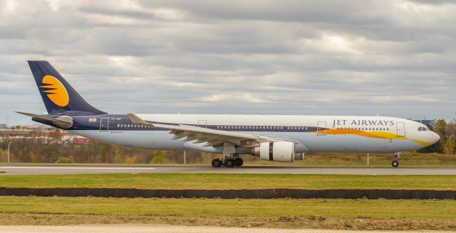 Airbus A330-300 (VT-JWS) - Just in from Brussels and slowing on runway 33L