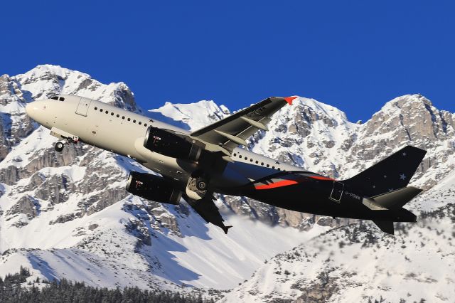 Airbus A320 (G-POWM)