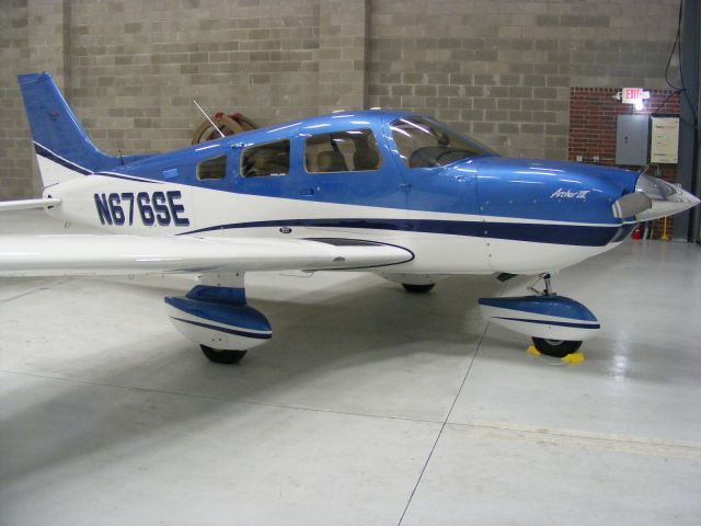 Piper Cherokee (N676SE)