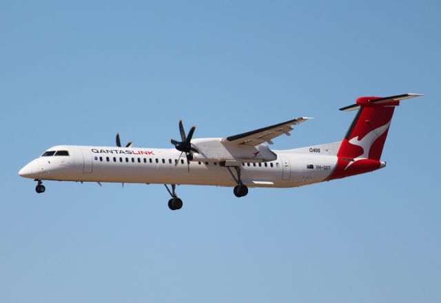 de Havilland Dash 8-400 (VH-QOT) - VH-QOT arriving from Brisbane on the 17/08/2019