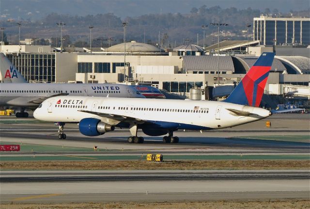 Boeing 757-200 (N6707A) - 10/21/14