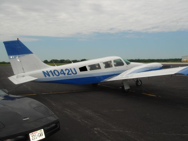 Piper Seneca (N1042U) - SENECA UP DATED WITH NEW PANEL AND STOL KIT AND NEW PAINT.