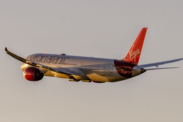 Boeing 787-9 Dreamliner (G-VOWS) - 8th October, 2022: Taking off into the sunset from runway 27L at Heathrow as flight VS 41 bound for San Francisco International Airport.