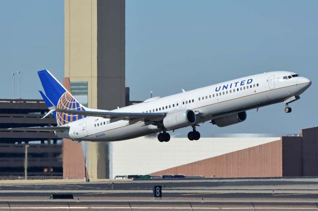 Boeing 737-900 (N75436) - United Boeing 737-924 N75436 at Phoenix Sky Harbor on Janaury 17, 2018. It used to be painted in Continental heritage livery.