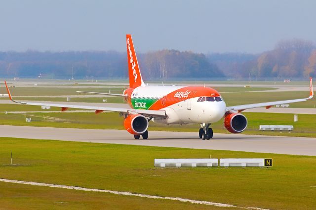 Airbus A320 (G-EZPD)