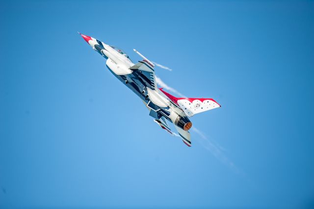 Lockheed F-16 Fighting Falcon — - SWF 2016 Airshow. Thunderbird