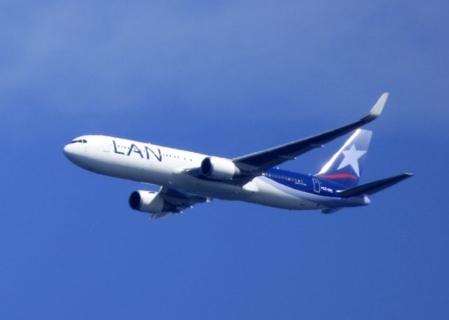 BOEING 767-300 (CC-BDC) - Seen in Monmouth Co., NJ minutes before landing April 2018.