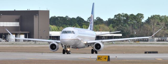 Embraer 170/175 (N85323)