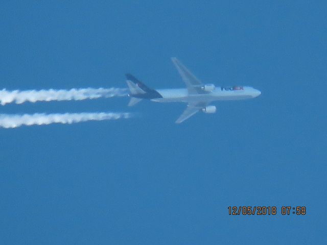 BOEING 767-300 (N164FE)