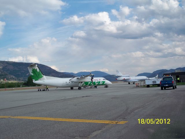 de Havilland Dash 8-300 (C-FTAK) - PENTICTON REGIONAL AIRPORT CANADA YYF  De Havilland Canada DHC-8-311 Dash 8