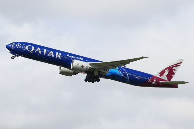 BOEING 777-300 (A7-BED) - "UEFA Champions League" livery