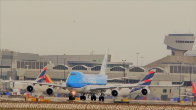 Boeing 747-400 (PH-CKB) - Arriving from Amsterdam,Schipol (EHAM)