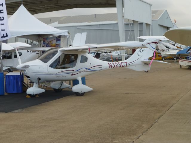 FLIGHT DESIGN CT (N323CT)