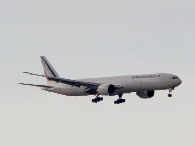 BOEING 777-300ER (F-GZNP)