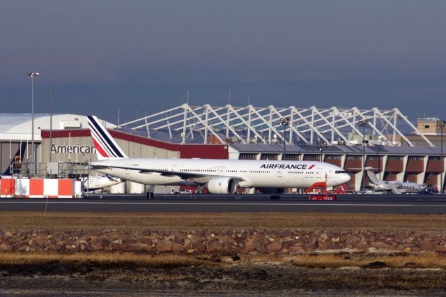 BOEING 777-300ER (F-GSQC)