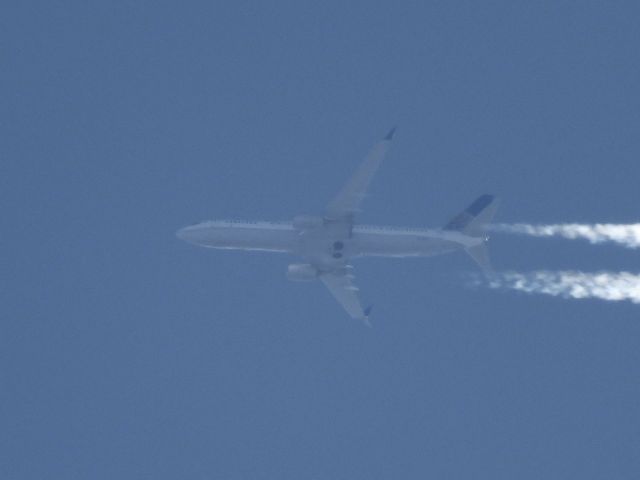 Boeing 737-900 (N66831)
