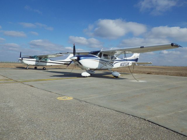 Cessna Skylane (N323JH)