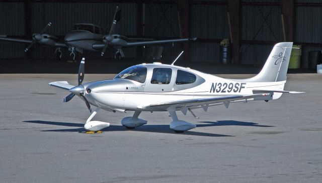 Cirrus SR-22 (N329SF)