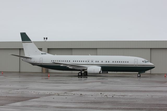 BOEING 737-400 (N37NY) - New York Knicks' 737.