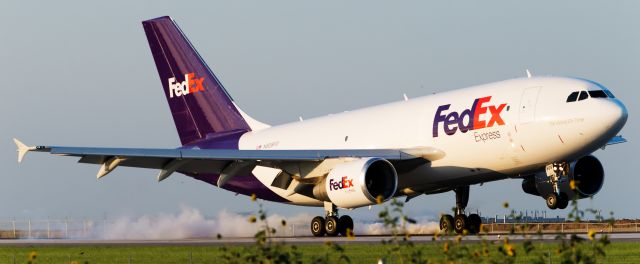 Airbus A310 (N808FD) - One of FDXs last remaining A310 freighters arrives at AFW (A310-324F Berkeley)