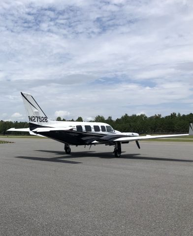 Piper Navajo (N27528)