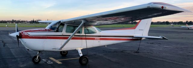 Cessna Skyhawk (N54661) - N54661 on ground at KSAC ramp January, 2019