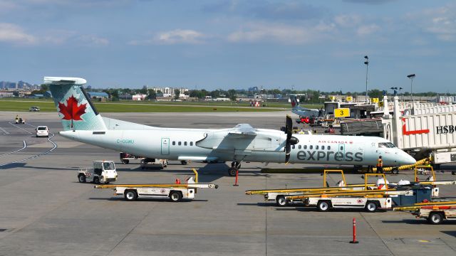 de Havilland Dash 8-400 (C-GGMU) - Air Canada Express De Havilland Canada DHC-8-402Q Dash 8 C-GGMU in Montréal 
