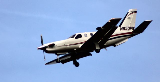 Socata TBM-850 (N850PW) - On final is this 2007 Socata TBM-850 in the Autumn of 2021.