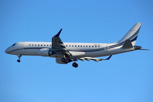 Embraer ERJ-190 (9H-FAY)