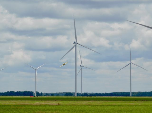 AIR TRACTOR AT-602 — - An Air Tractor AT-602 dusting fields in the new Delta Wind Farm at Tunica, MS
