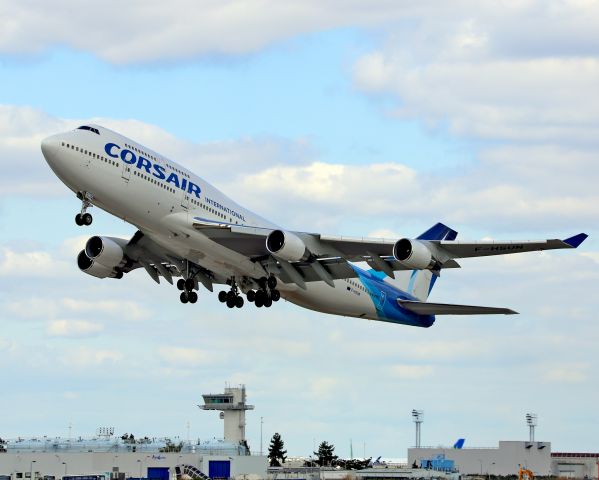 Boeing 747-400 (F-HSUN) - Rare take-off runway 26.