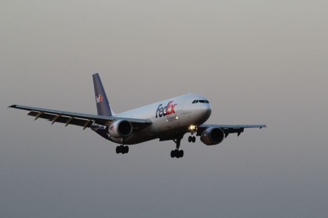 — — - FedEx 767 500 feet away from Rwy 18R