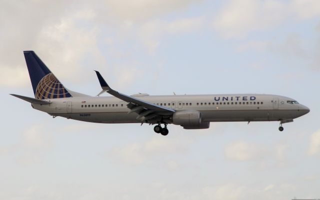 Boeing 737-900 (N63899)