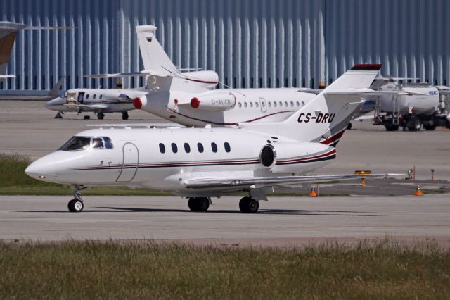 Hawker 800 (CS-DRU)