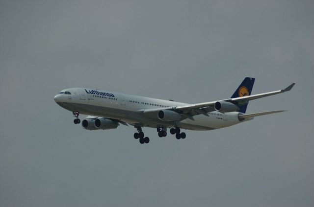 Airbus A340-300 (D-AIGX)