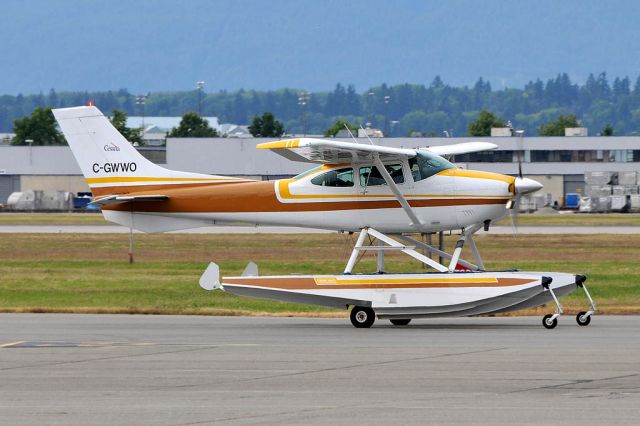 Cessna 310 (C-GWWO)