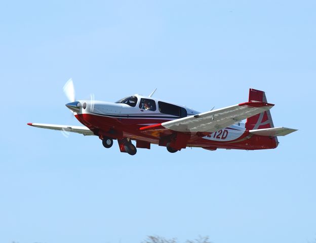 Mooney M-20 Turbo (N212D) - Departing runway 26