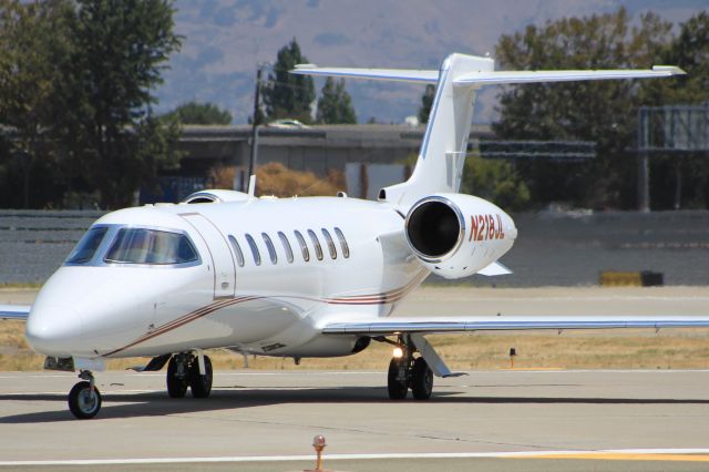 Learjet 45 (N218JL)