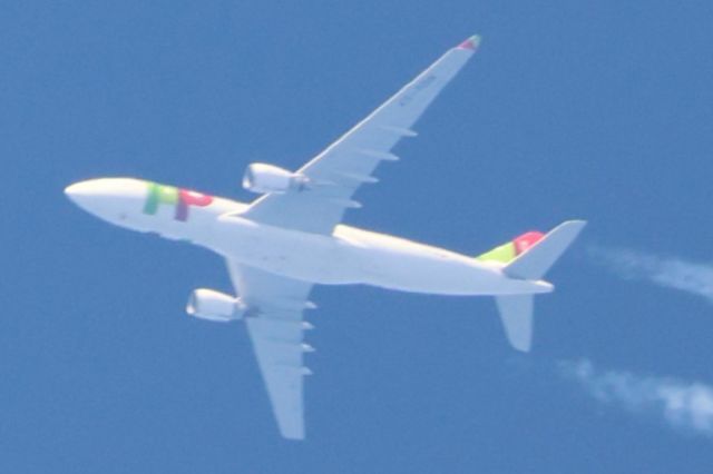 Airbus A330-300 (CS-TON) - CS-TON Airbus A-330-202 TAP Portugal TAP 2438 De Lisbon LIS Vers Chicago ORD. Altitude 11582 Mètres. Vitesse 776 Km/H Survolant la ville de Lavaltrie QC. Le 18-09-2824 à 14:56