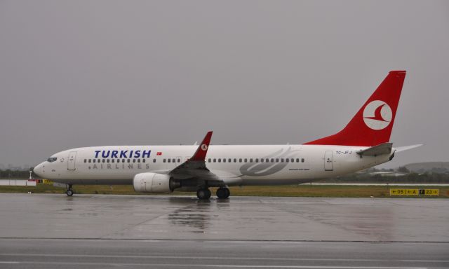 Boeing 737-800 (TC-JFJ) - Turkish Airlines Boeing 737-8F2(WL) TC-JFJ in Zagreb