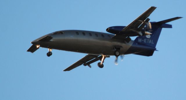 Piaggio P.180 Avanti (M-ETAL)