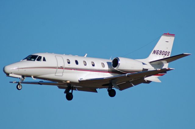 Cessna Citation Excel/XLS (EJA690) - Landing Baltimore 33L. Registration N690QS, operates under callsign Netjets 690.