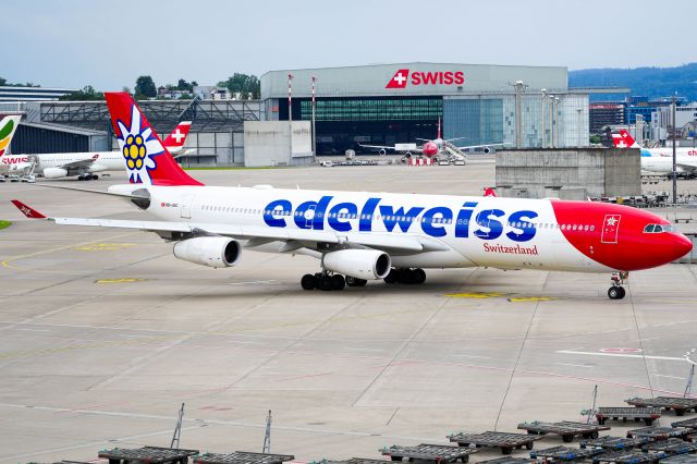 Airbus A340-300 (HB-JMC)