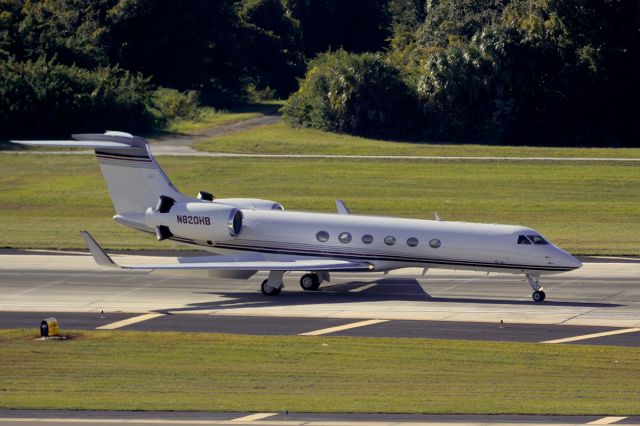 Gulfstream Aerospace Gulfstream V (N820HB) - Turning off the active (1L) at KTPA after a flight originating in KISP. 11/29/2014 @ 2:39PM EST. 