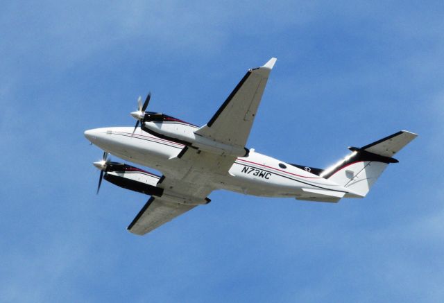 Beechcraft Super King Air 300 (N73WC) - Taking off from RWY 20R