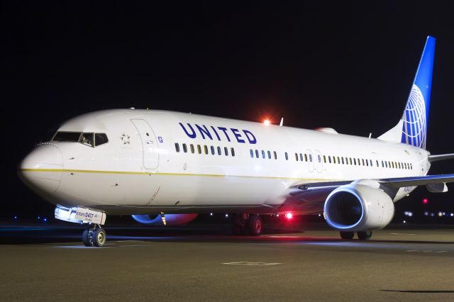 Boeing 737-700 (N38417) - Night departure to KACT with Baylor football team