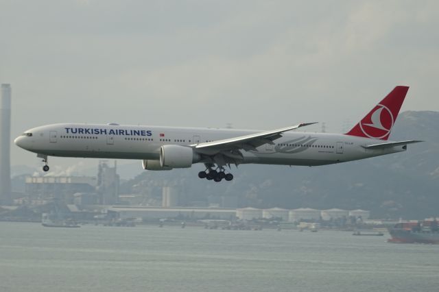 BOEING 777-300ER (TC-LJF)