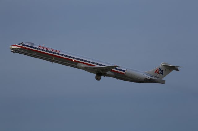 McDonnell Douglas MD-80 (N556AA)