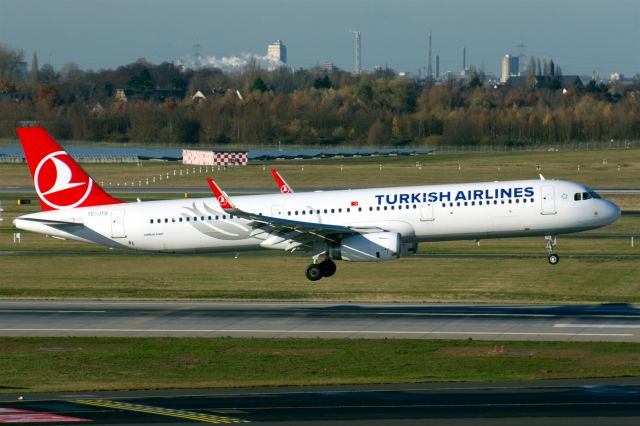 Airbus A321 (TC-JTO)